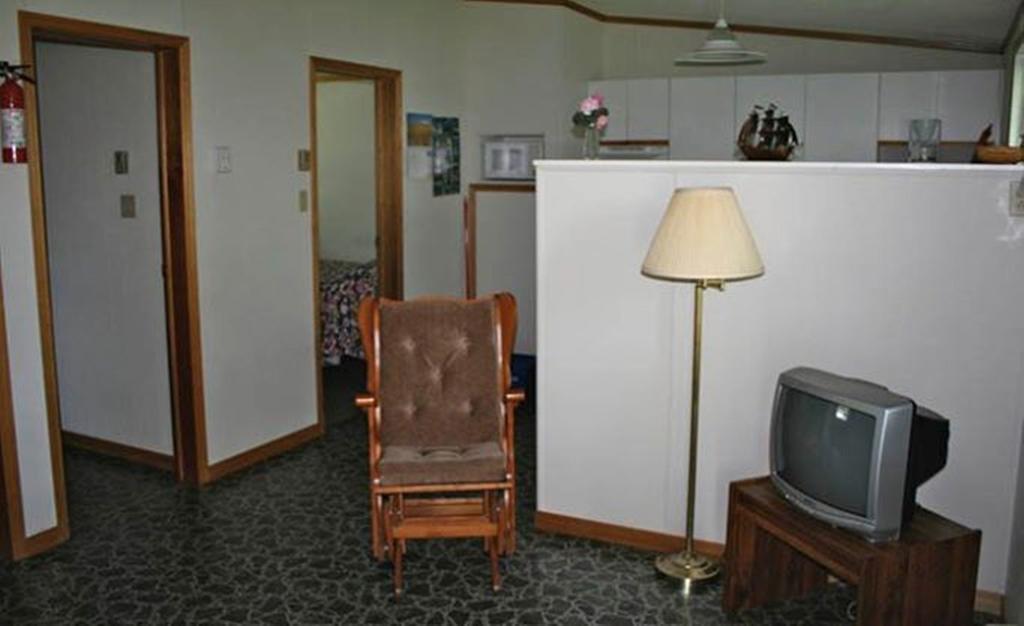 Lanes Riverhouse Inn & Cottages Montague Habitación foto